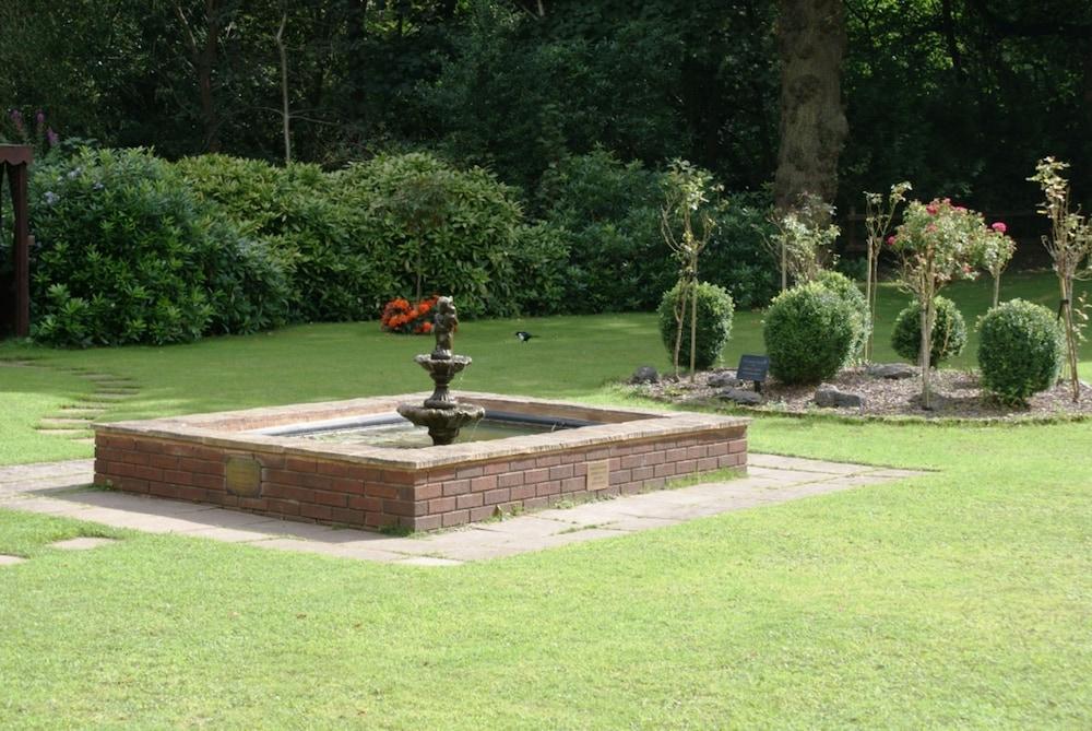 ヒルズコート ホテル Barnt Green エクステリア 写真
