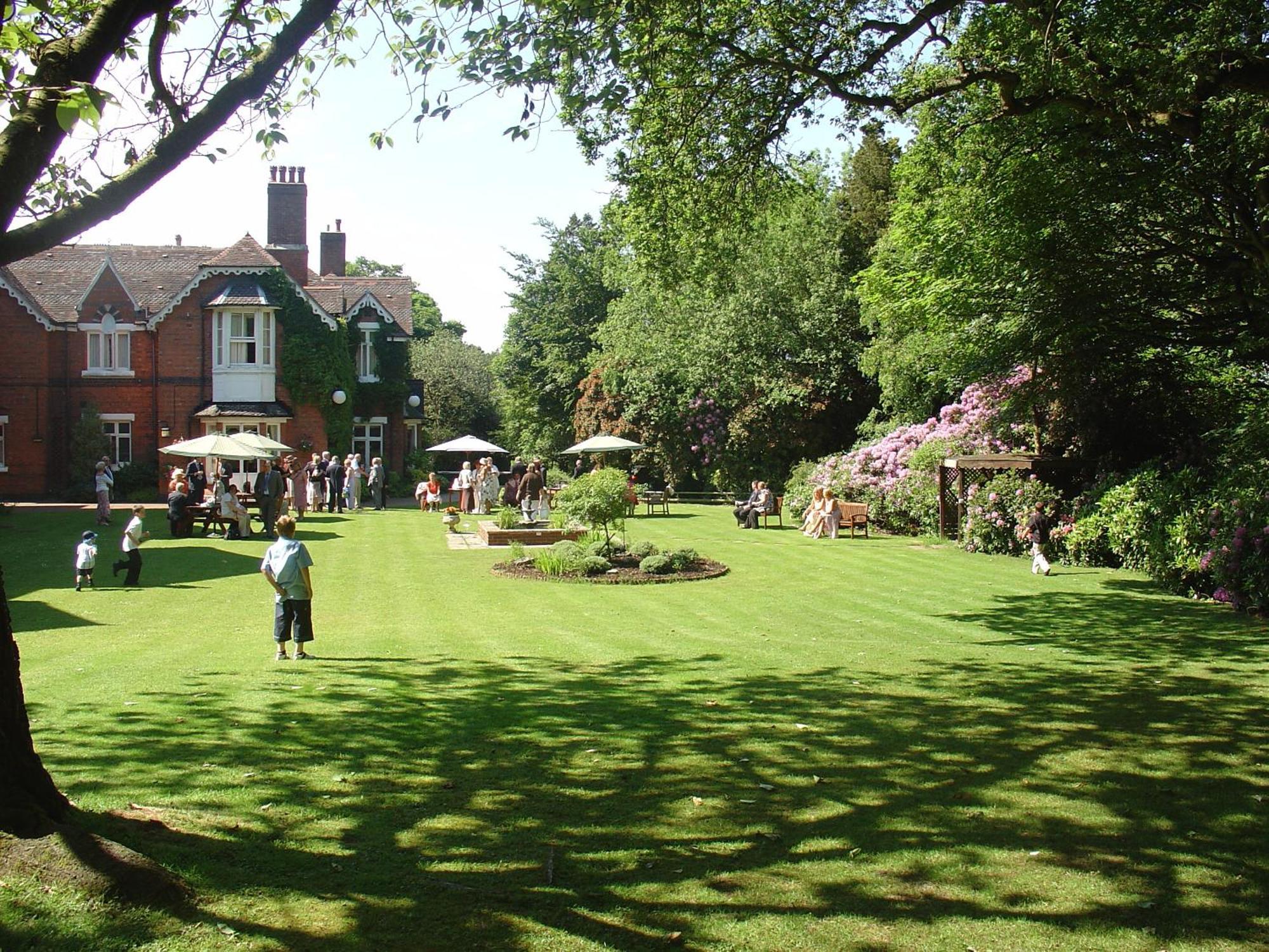 ヒルズコート ホテル Barnt Green エクステリア 写真